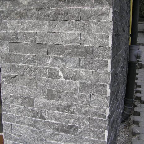 kamien-elewacyjny-paski-grafitowe-graniteks-4 kamien-elewacyjny-paski-grafitowe-graniteks-4