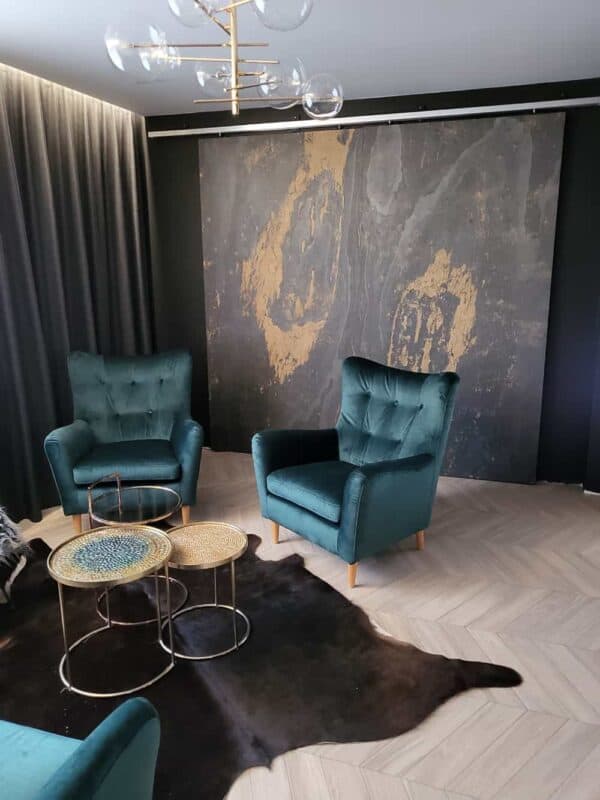 Dlaczego warto wybrać fornir kamienny