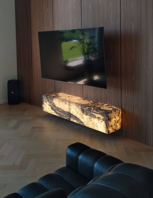 Kreatywne zastosowanie przezroczystego forniru kamiennego